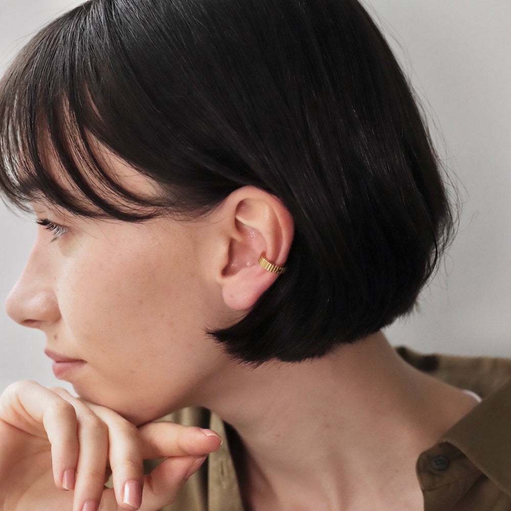 C047 stainless vertical line ear cuff