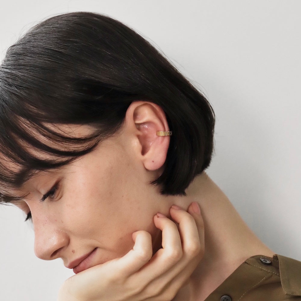 C047 stainless vertical line ear cuff