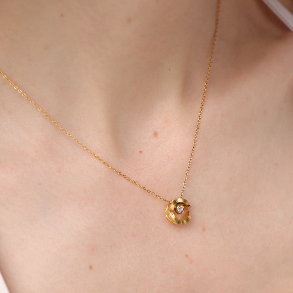 N121 stainless quilting pendant necklace