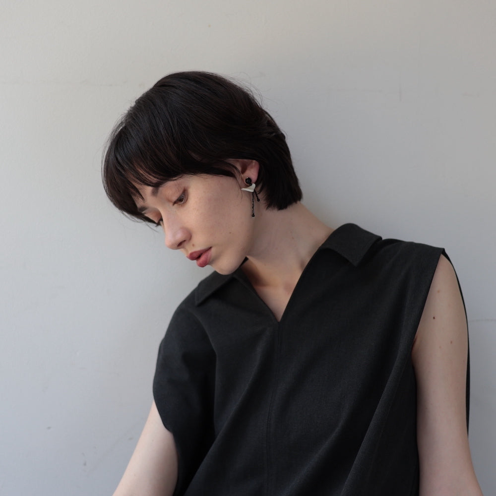 P104 handmade black shell bead asymmetry pierce