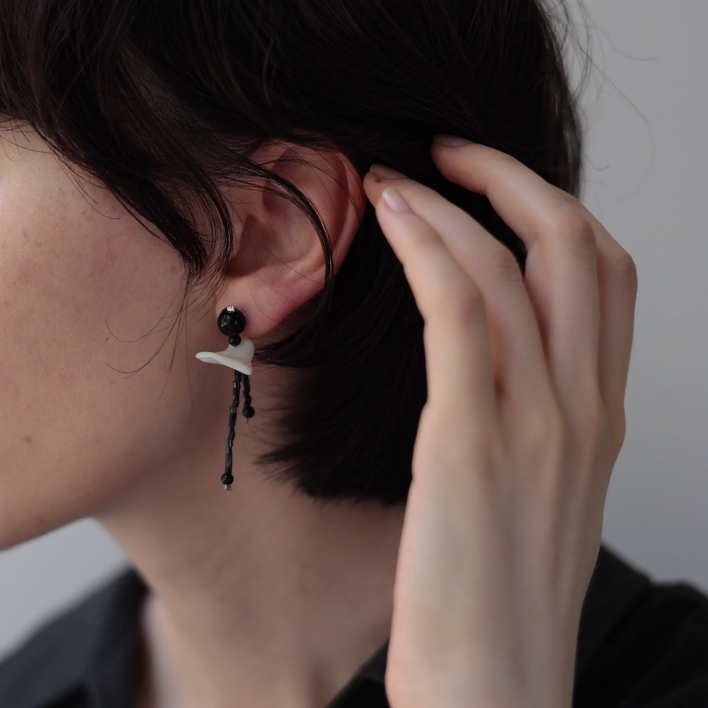 P104 handmade black shell bead asymmetry pierce