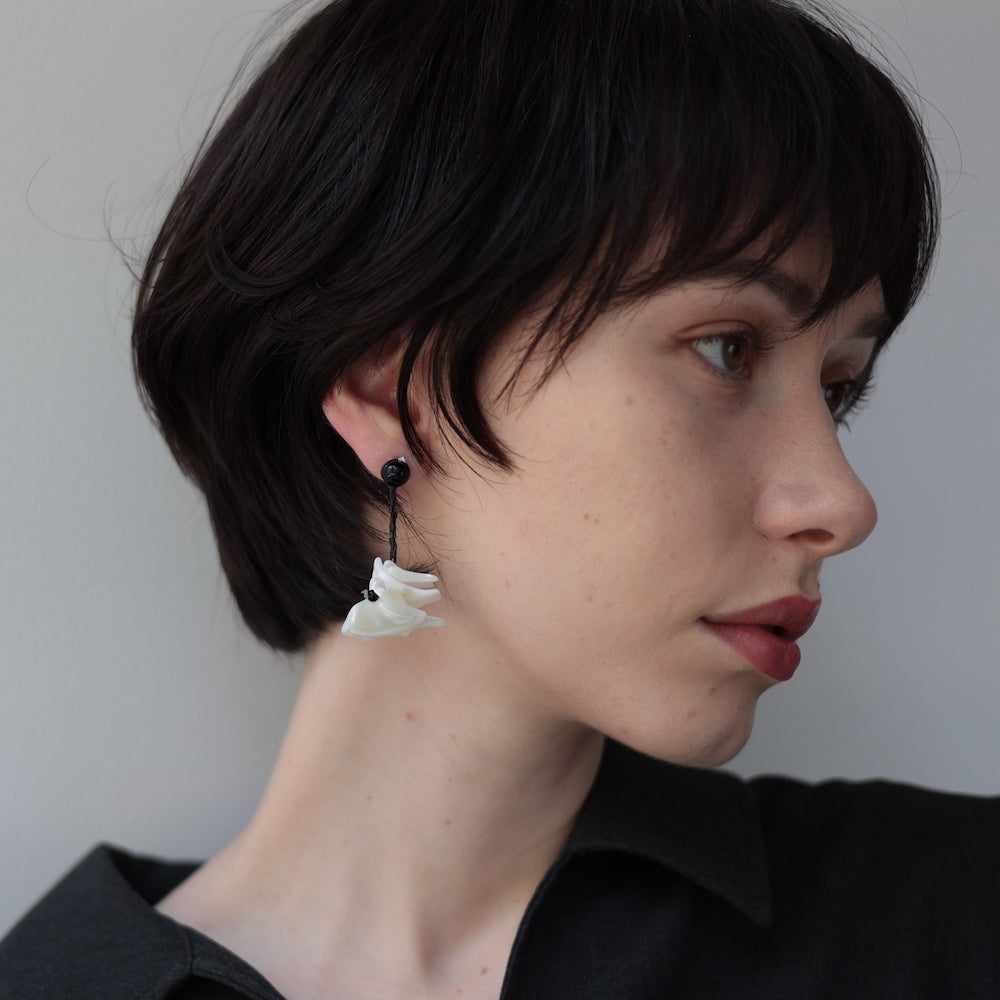 P104 handmade black shell bead asymmetry pierce