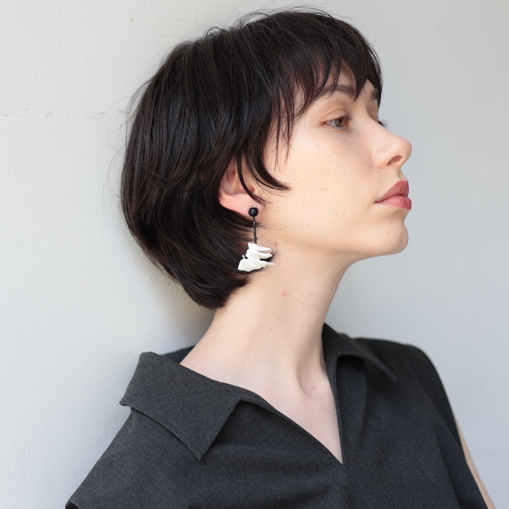 P104 handmade black shell bead asymmetry pierce