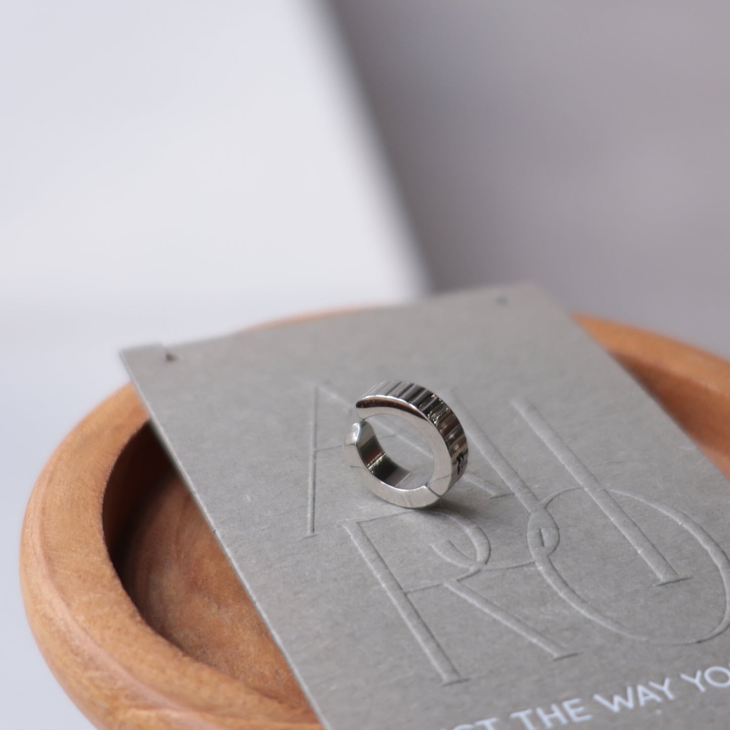 C047 stainless vertical line ear cuff