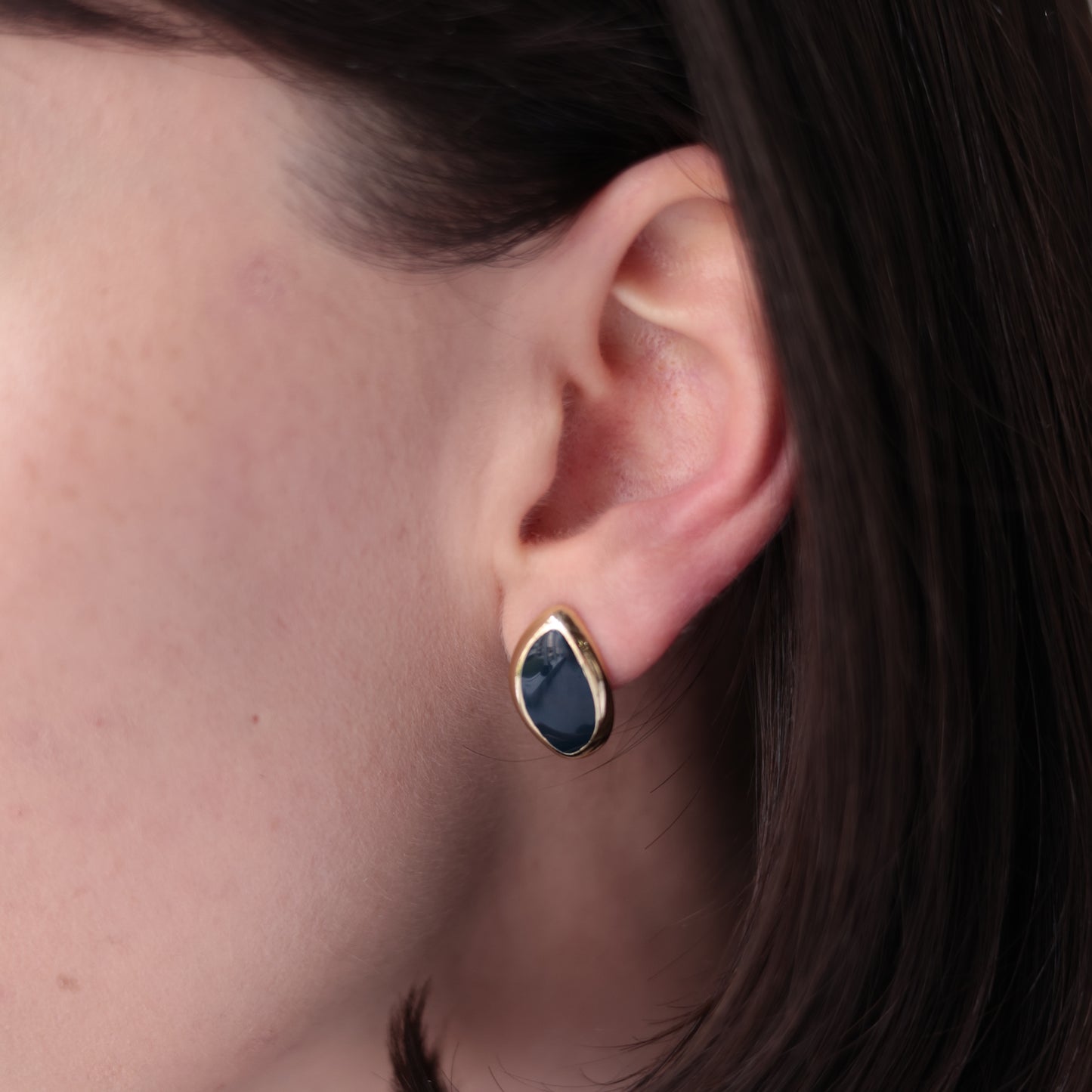 P196 almond shaped pierce