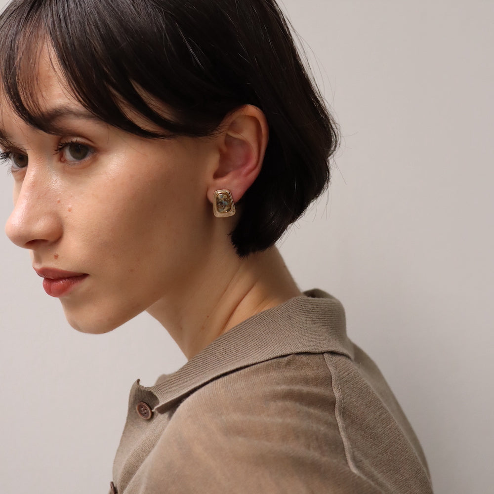 P178 antique style square shell pierce
