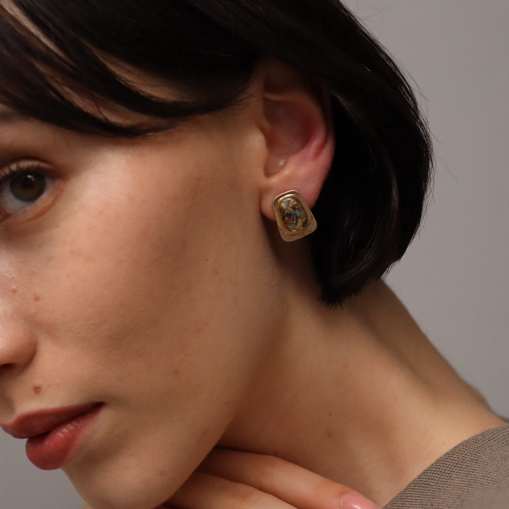 P178 antique style square shell pierce