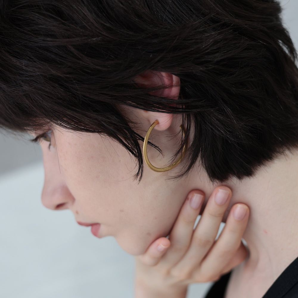 P119 stainless matte gold wave hoop pierce