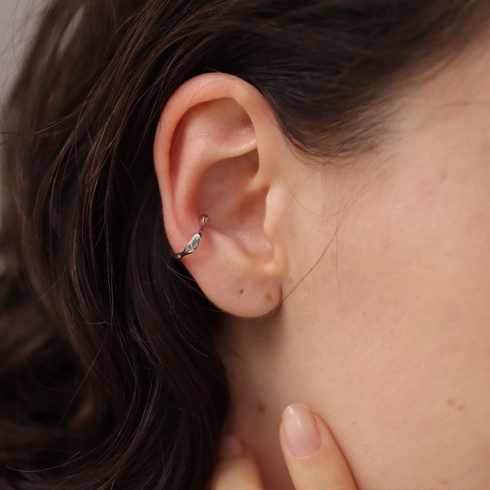 C002 silver925 pinch earcuff