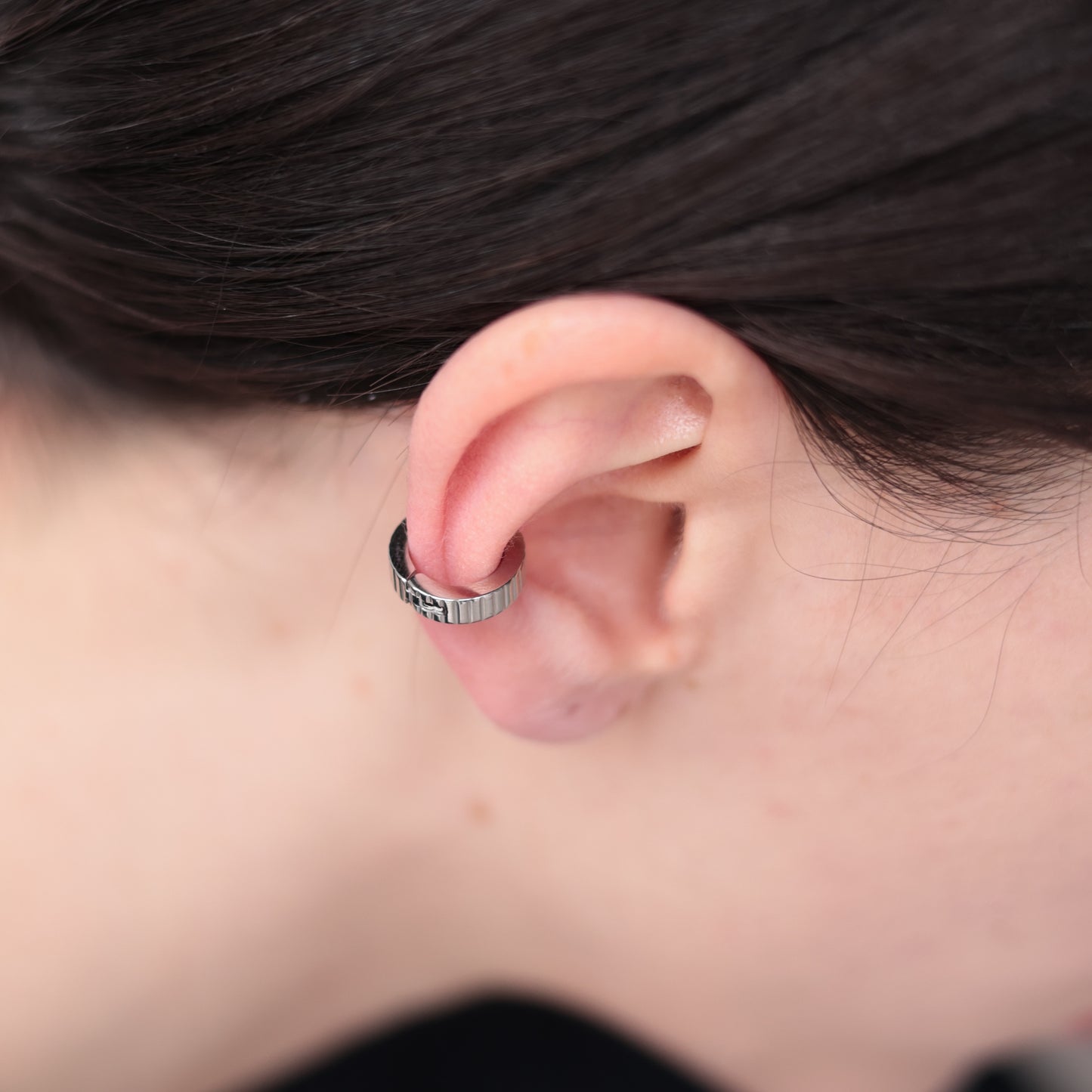 C047 stainless vertical line ear cuff