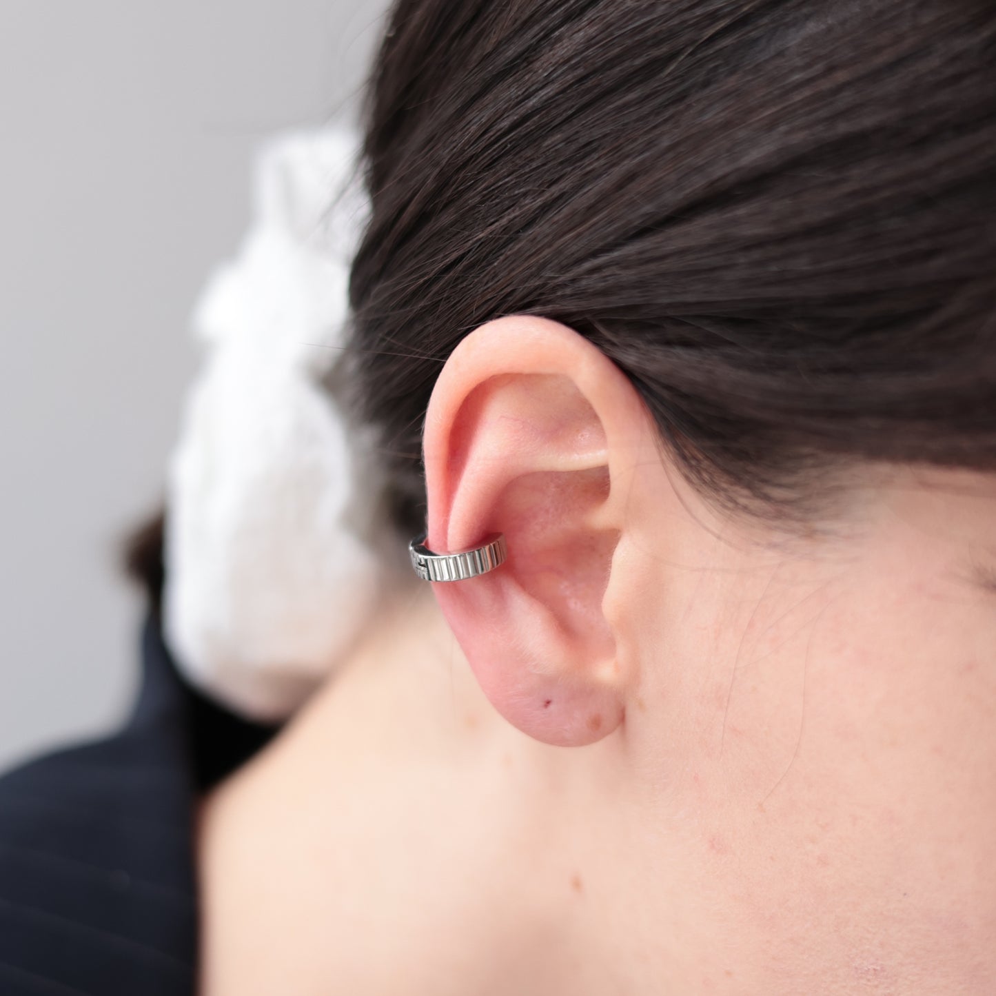 C047 stainless vertical line ear cuff
