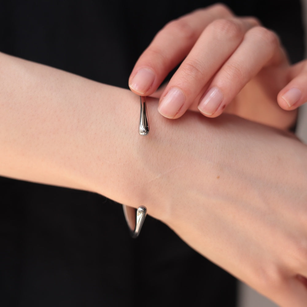 N221 stainless wave-design bangle