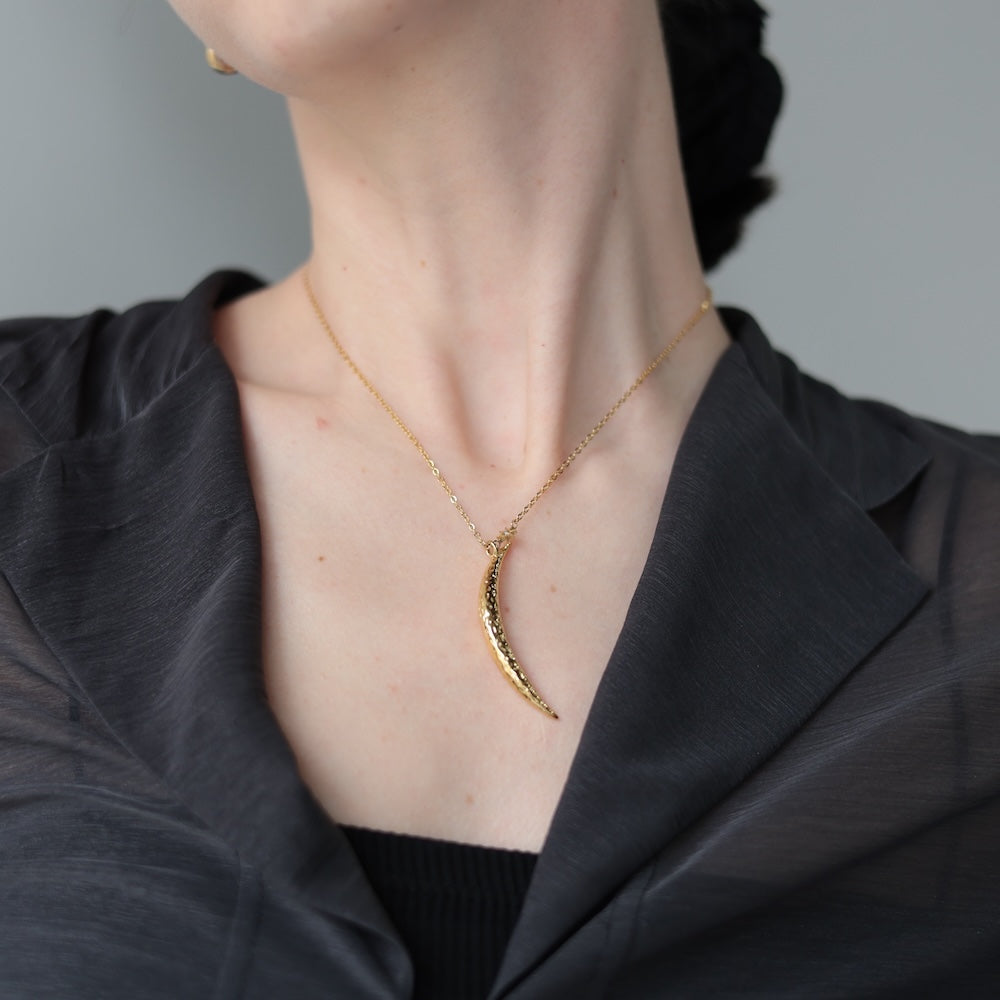N028 stainless moon necklace