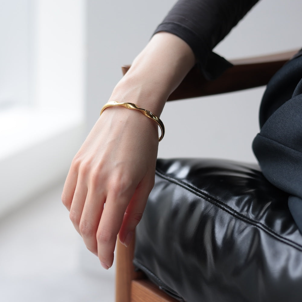 N086 stainless twist bangle