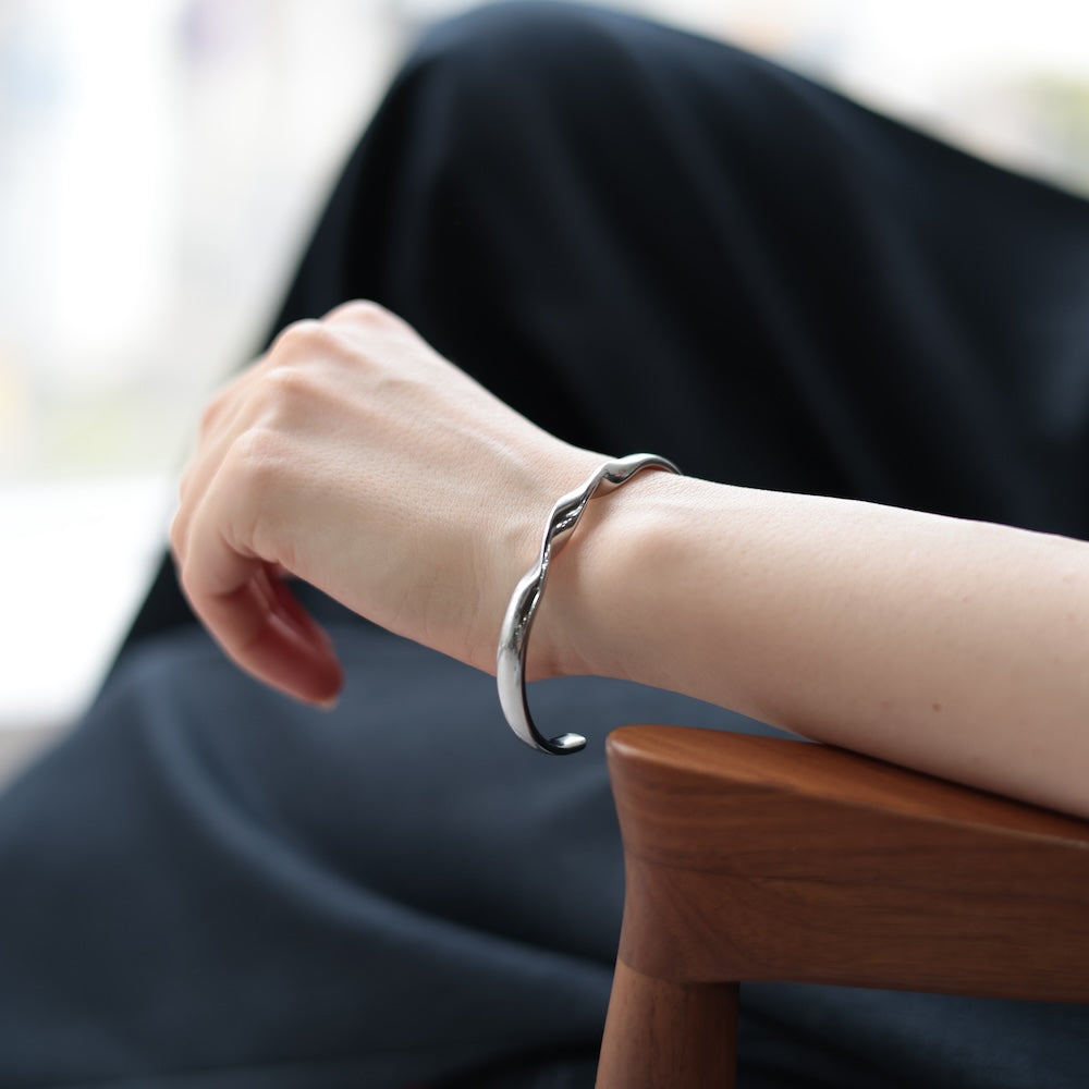 N086 stainless twist bangle