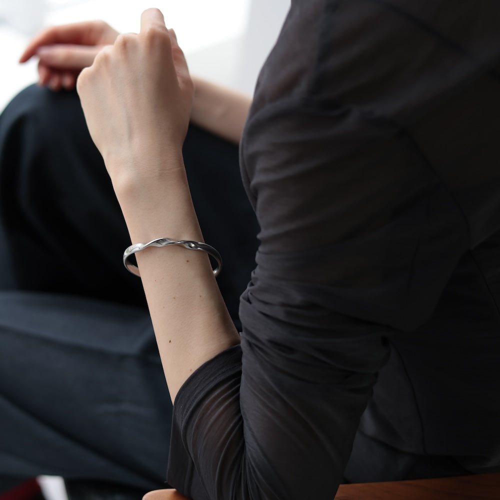 N086 stainless twist bangle