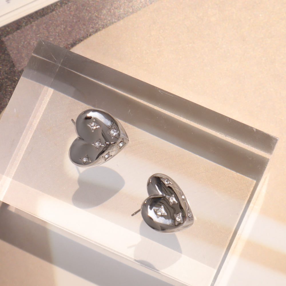 P132 stainless zirconia heart motif pierce