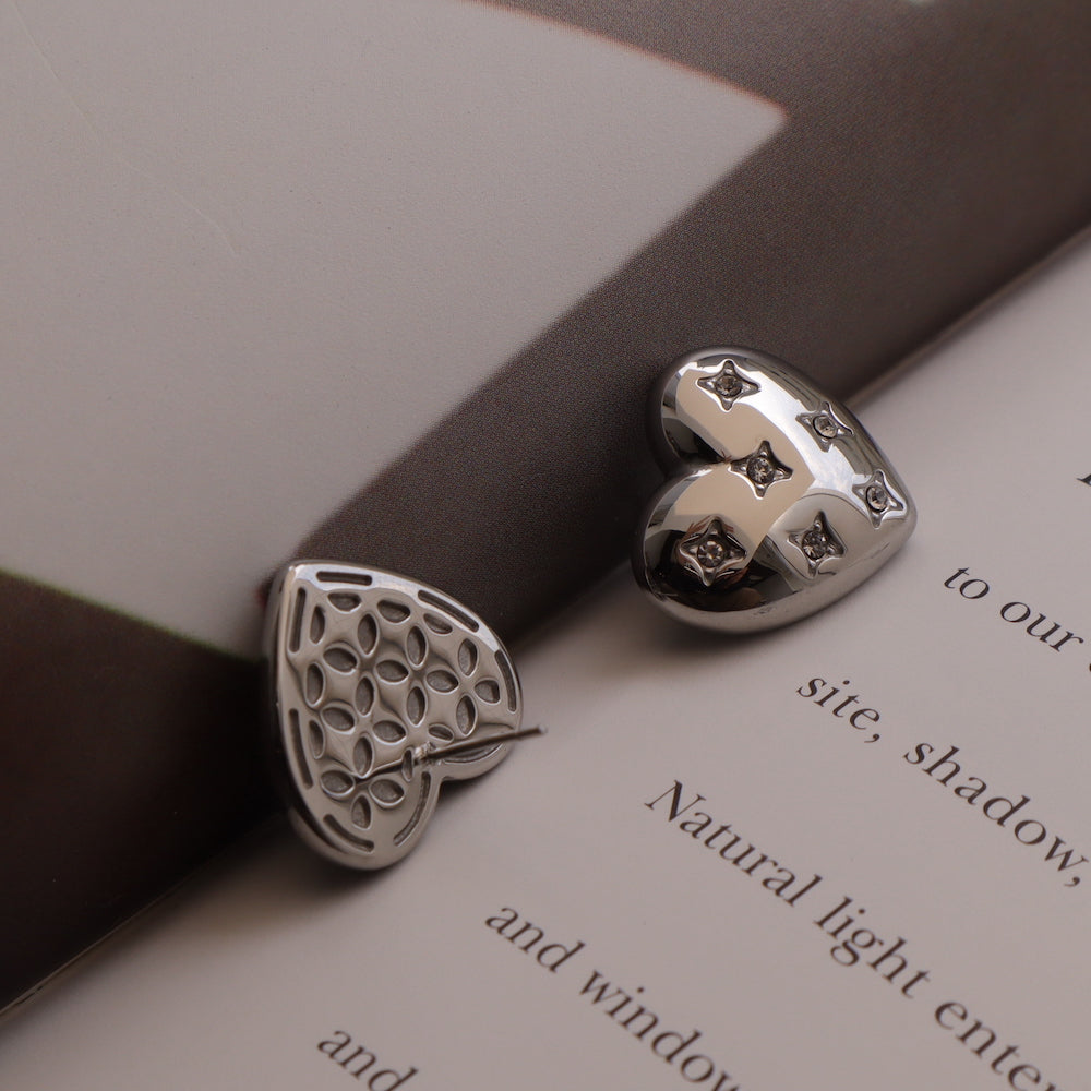 P132 stainless zirconia heart motif pierce