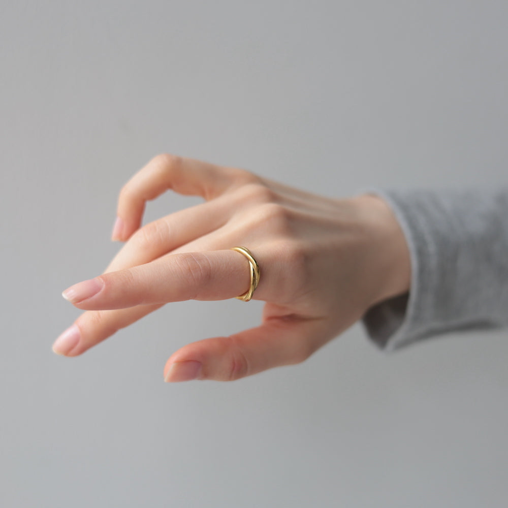 R070 stainless simple twist ring