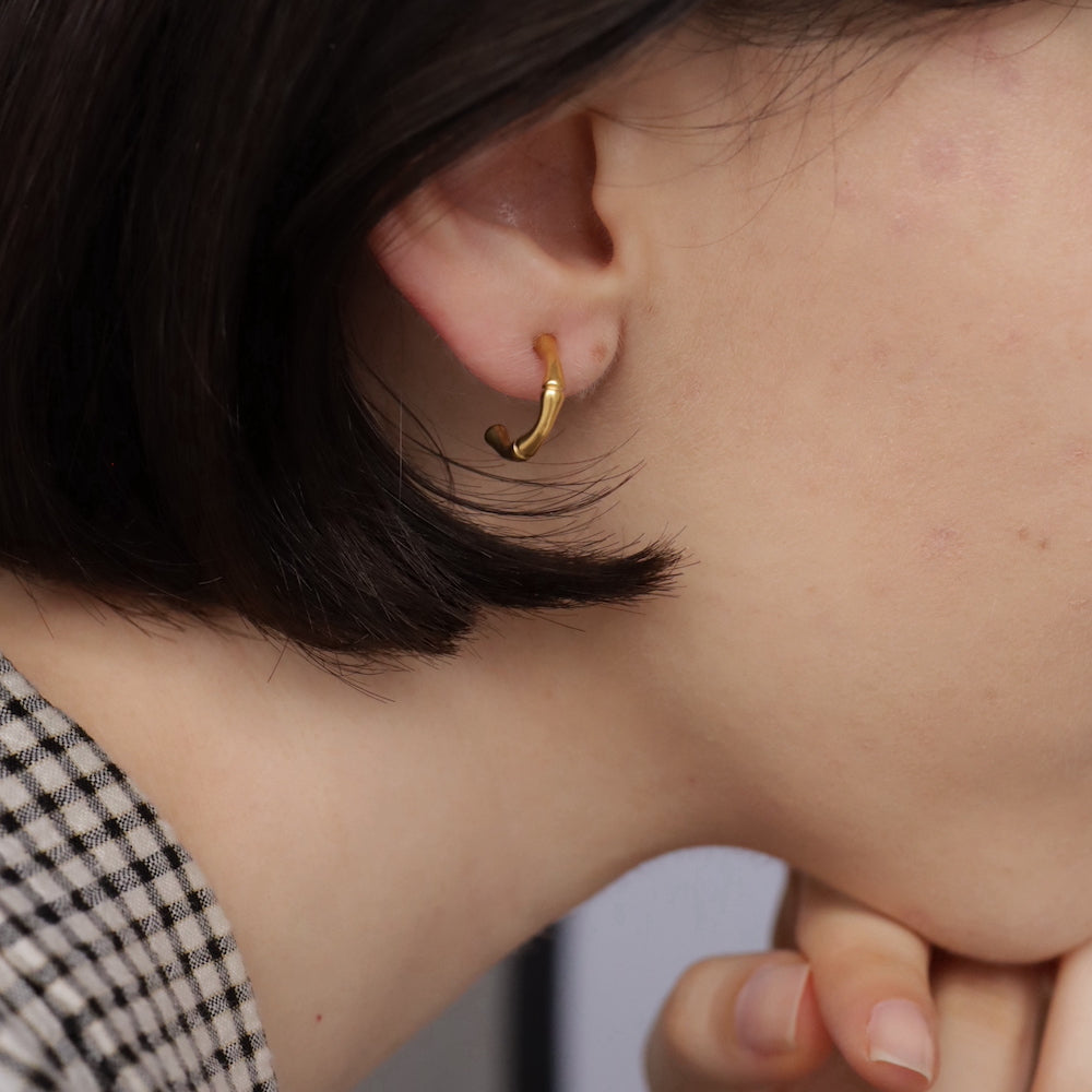 P105 stainless joint half hoop pierce