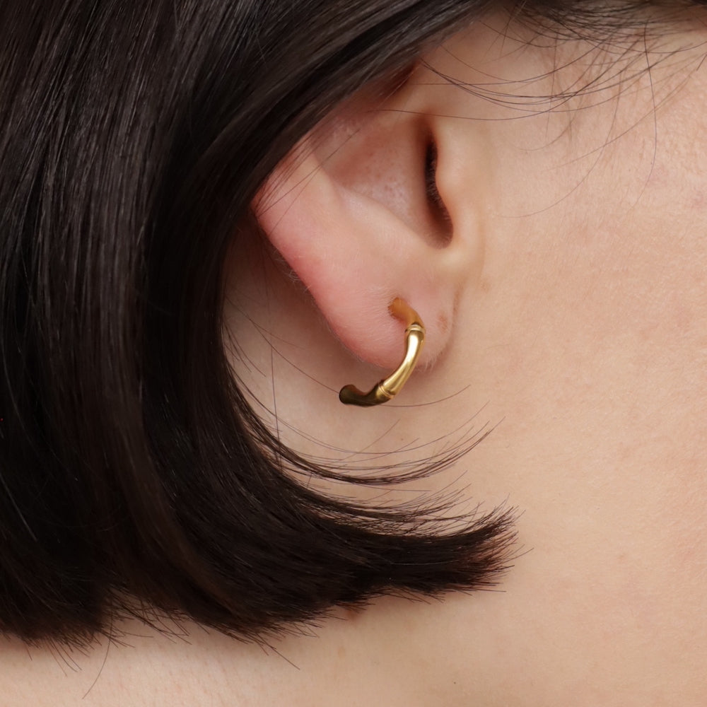 P105 stainless joint half hoop pierce