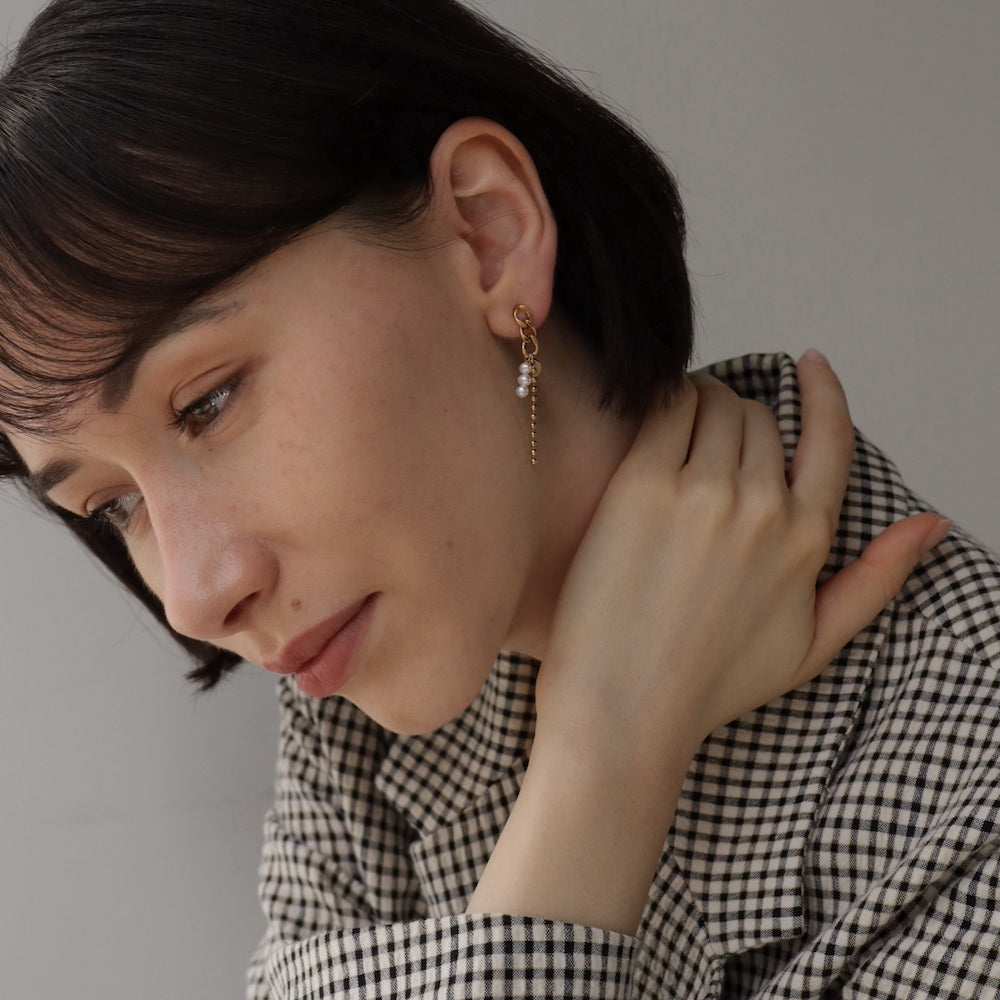 P326 stainless asymmetry pearl chain pierce