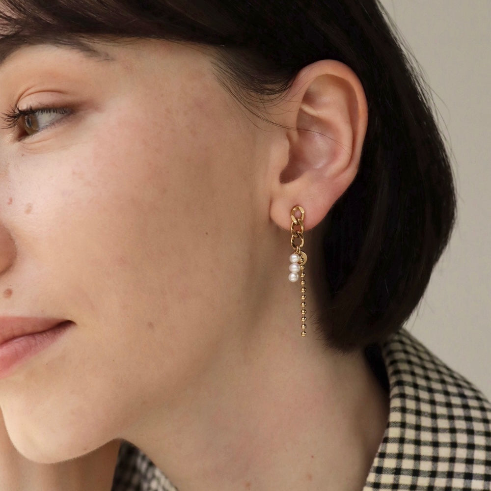 P326 stainless asymmetry pearl chain pierce