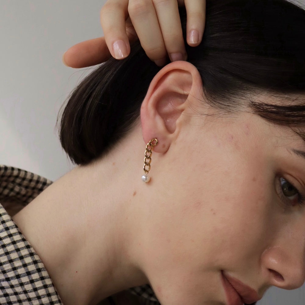 P326 stainless asymmetry pearl chain pierce