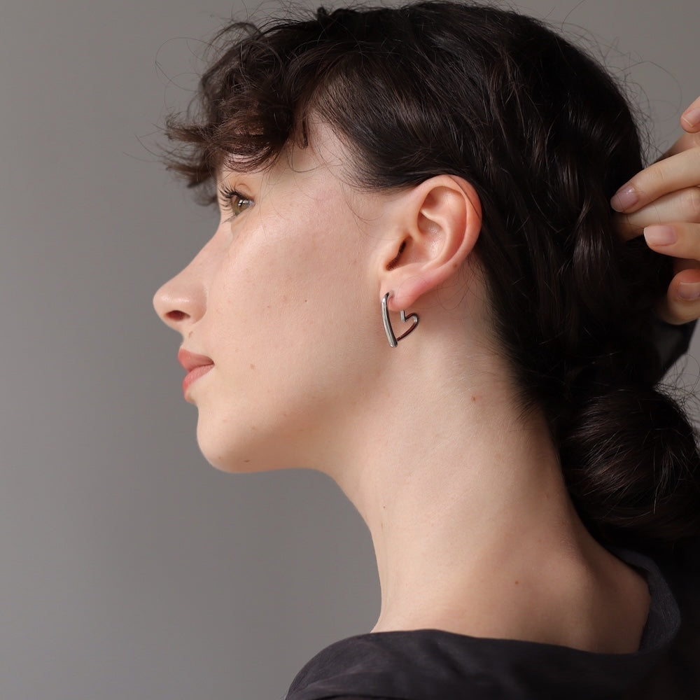 P398 stainless heart motif pierce