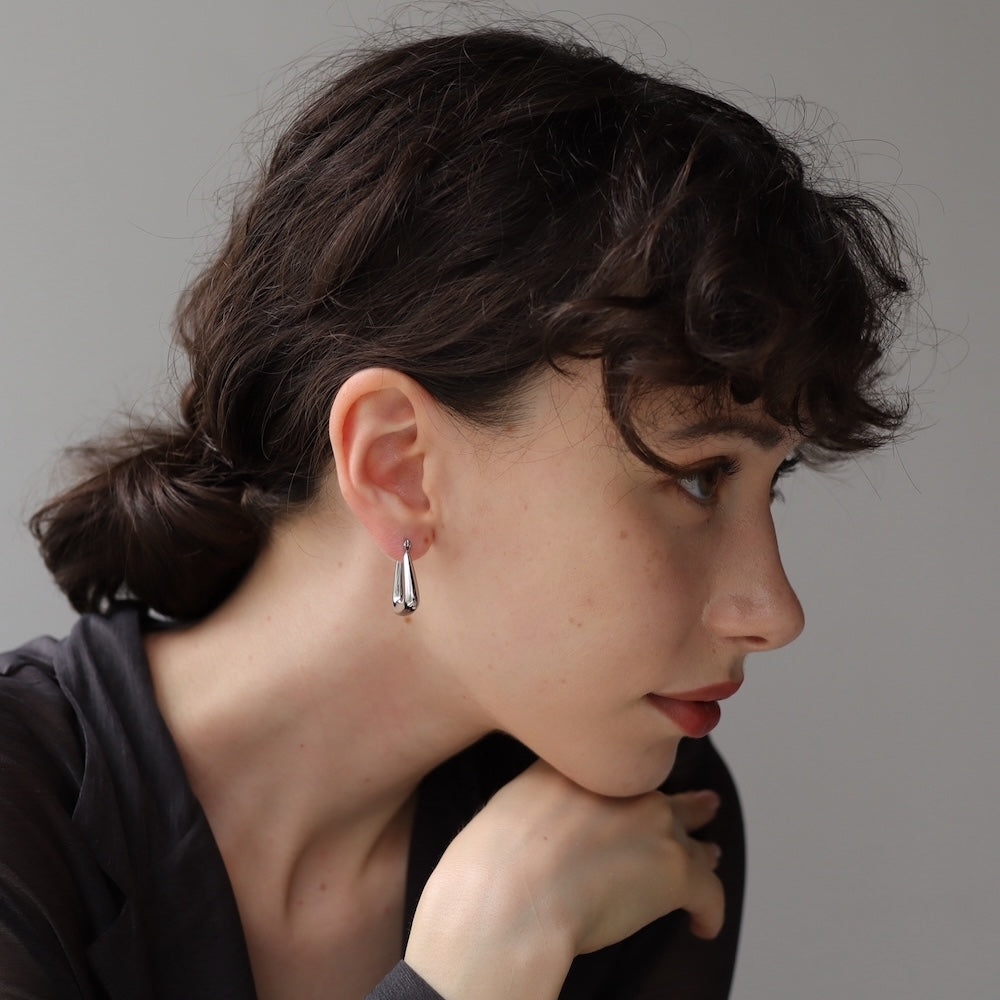 P218 stainless triangle gold hoop pierce