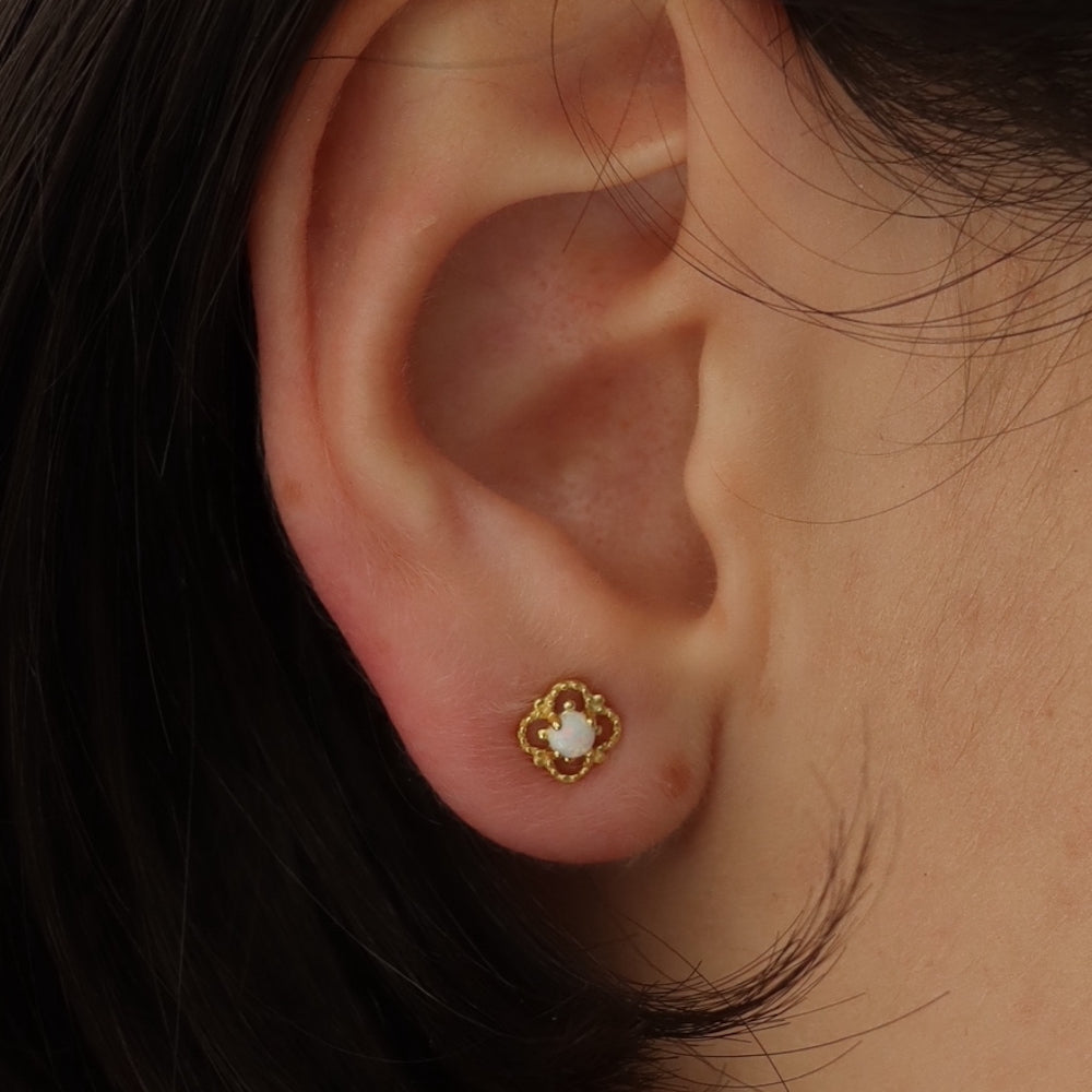 P148 silver925 synthetic opal flower pierce