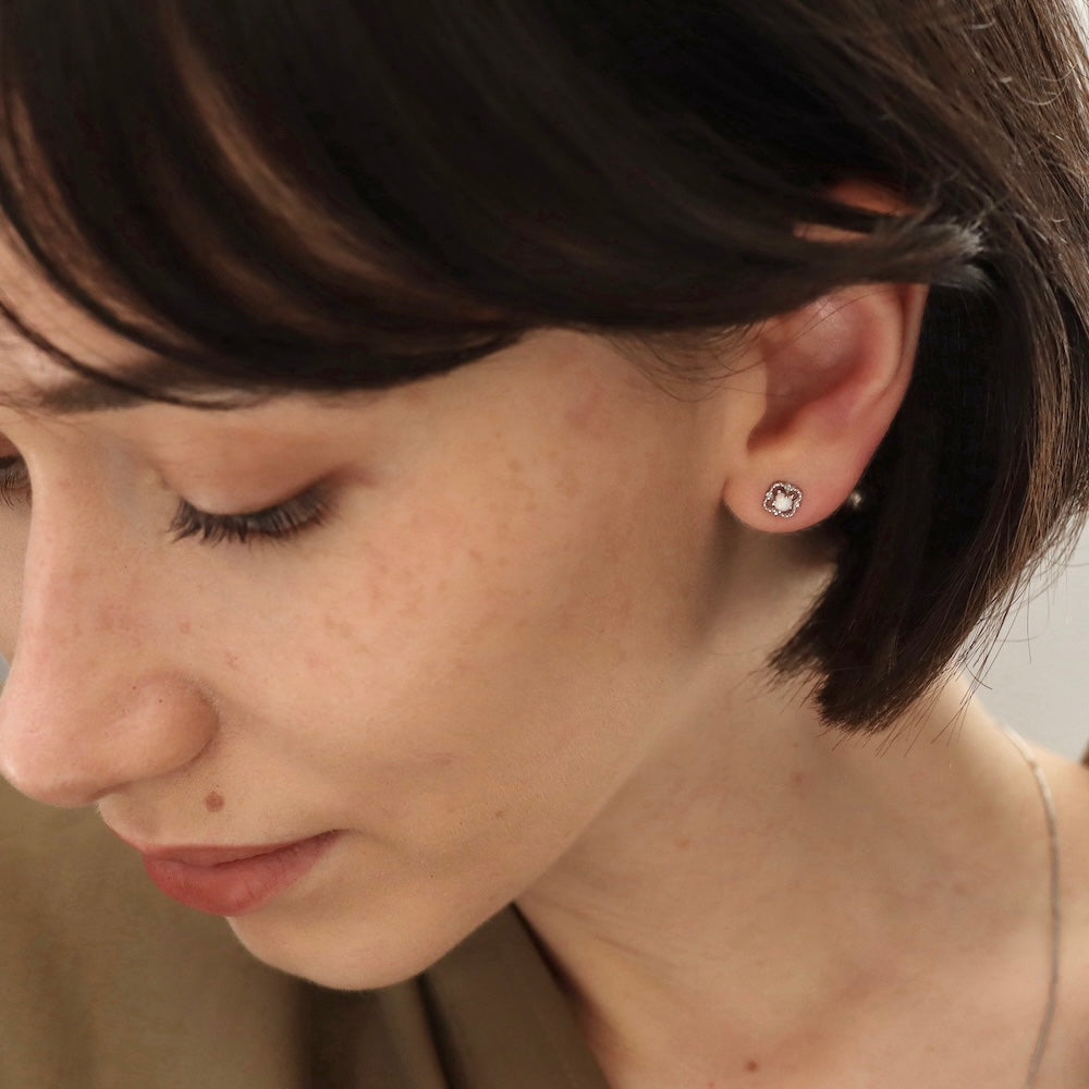 P148 silver925 synthetic opal flower pierce