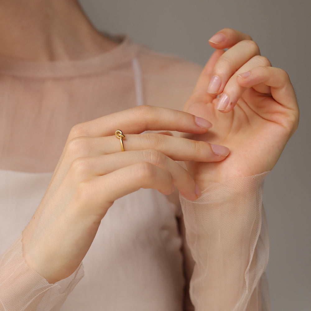 R001 stainless knot ring