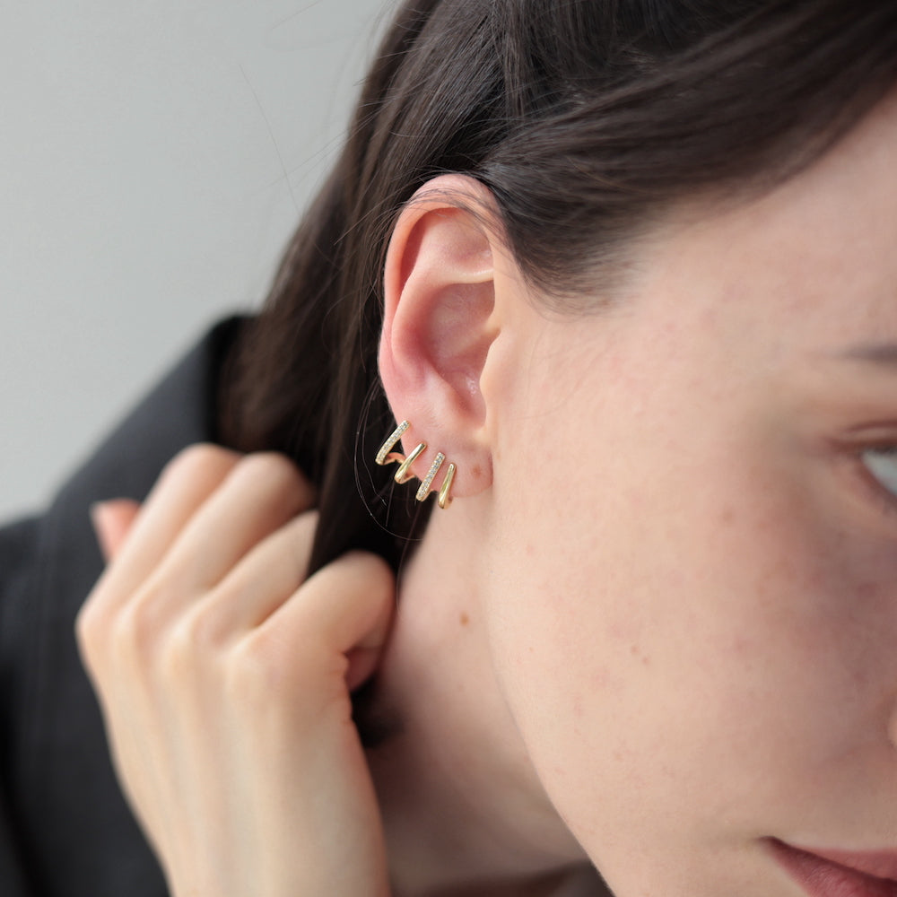 P379 line stone half hoop pierce