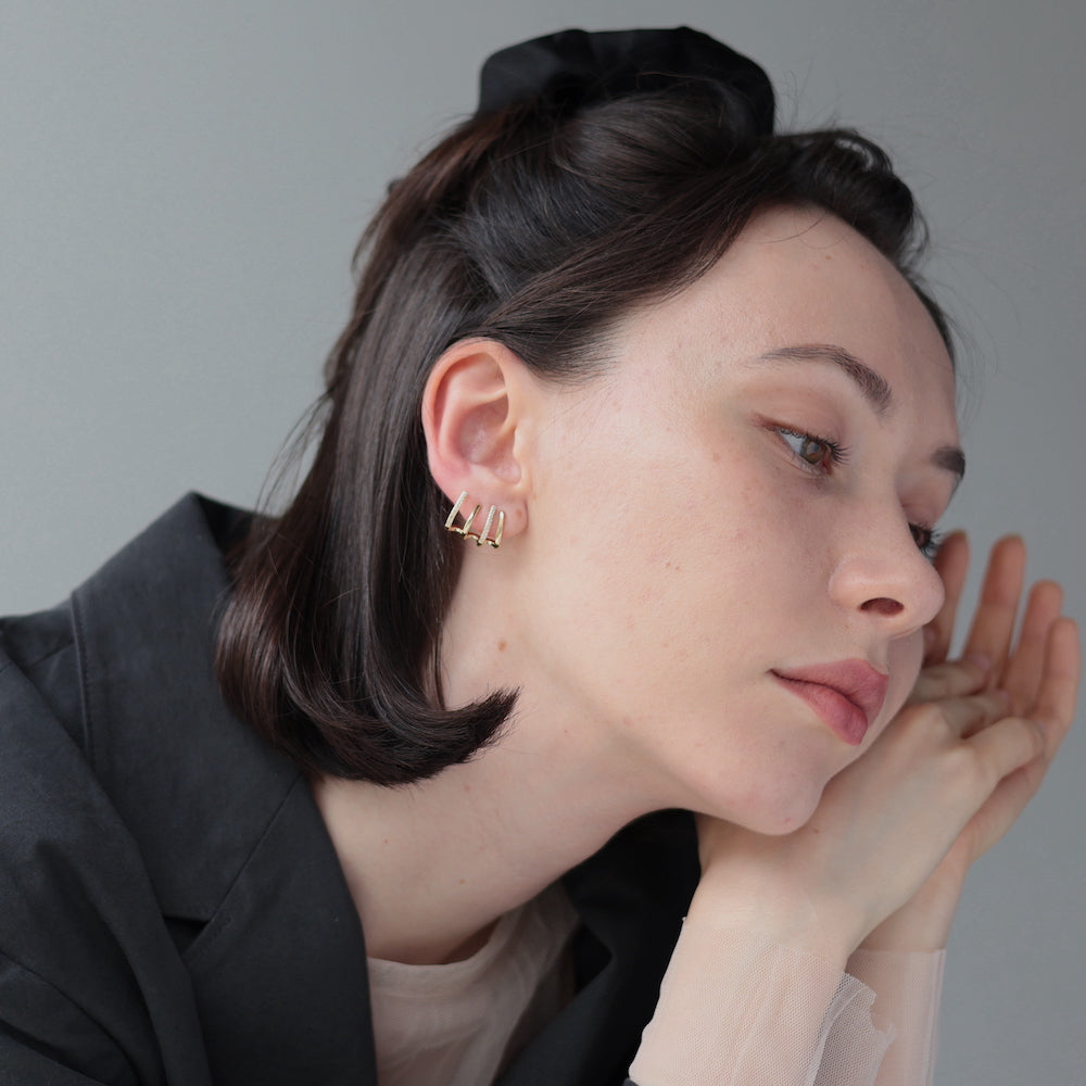 P379 line stone half hoop pierce