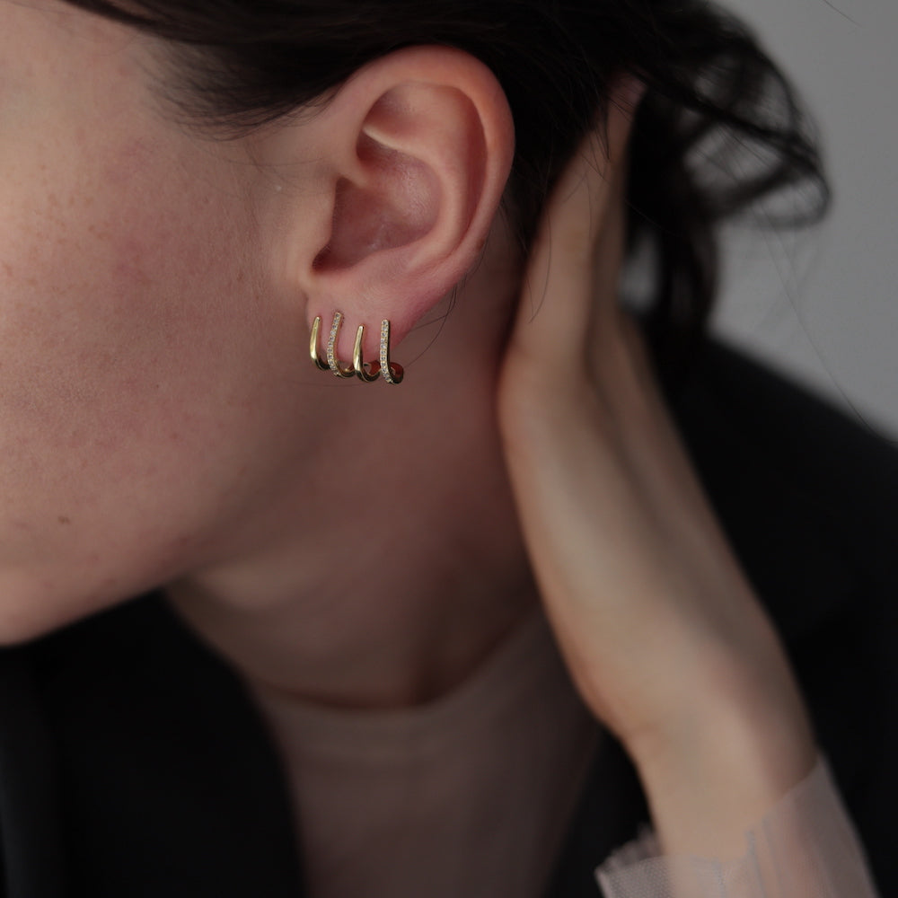 P379 line stone half hoop pierce