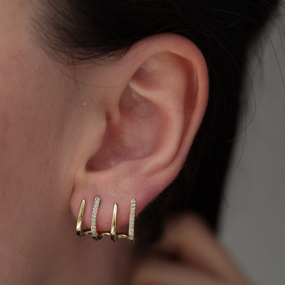 P379 line stone half hoop pierce