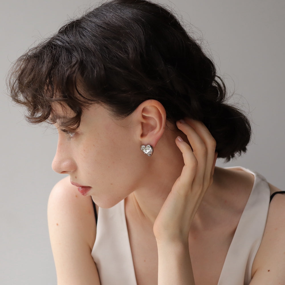 P132 stainless zirconia heart motif pierce