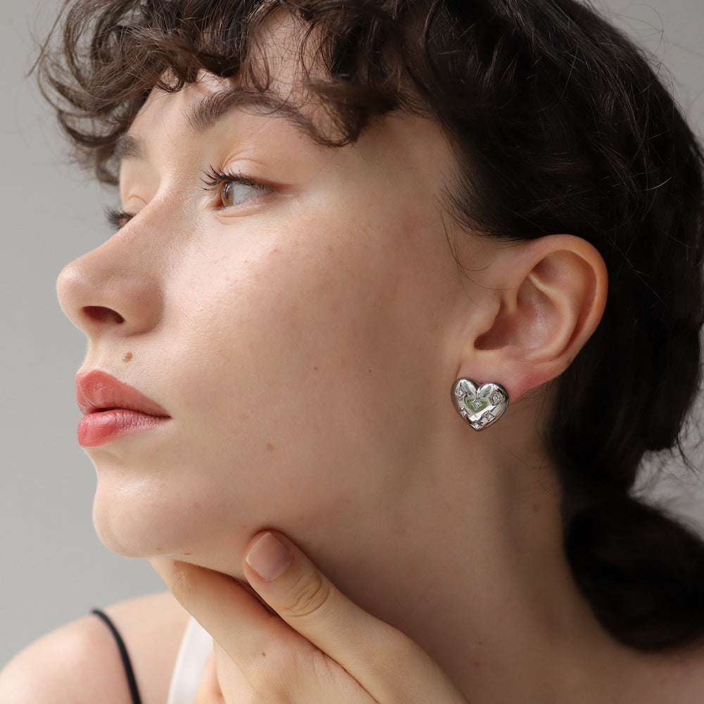 P132 stainless zirconia heart motif pierce