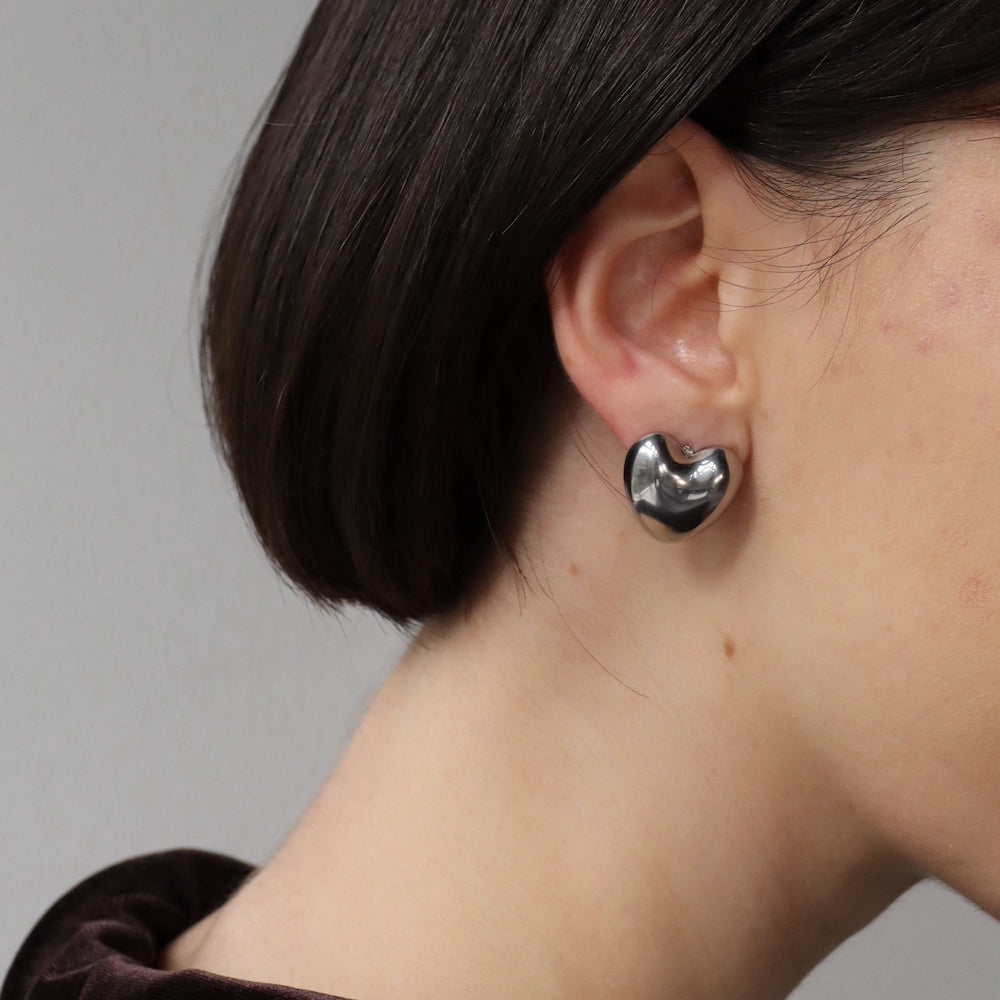 P077 stainless oversized heart pierce