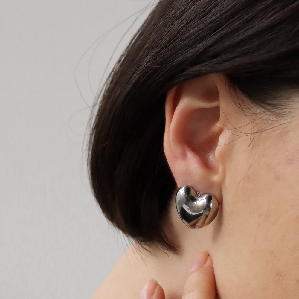 P077 stainless oversized heart pierce