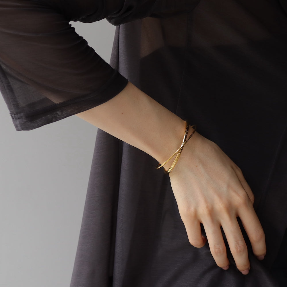 N141 stainless cross bangle