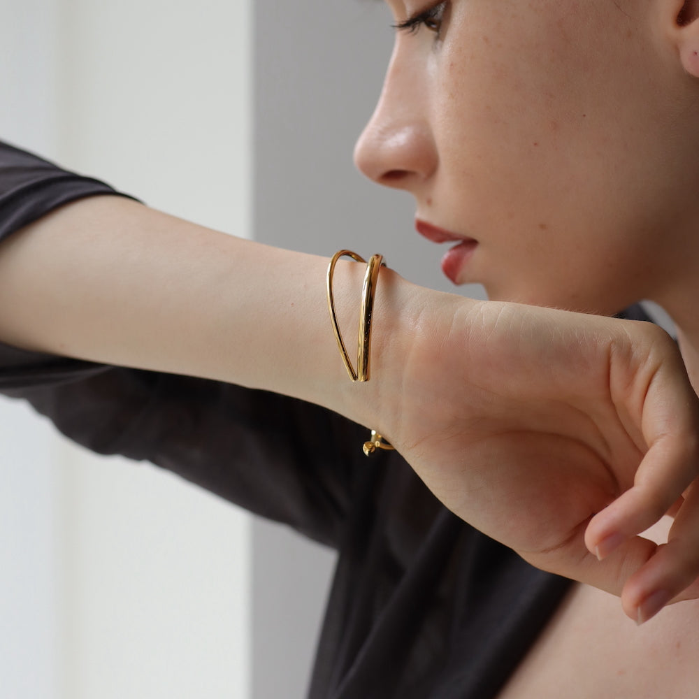 N141 stainless cross bangle
