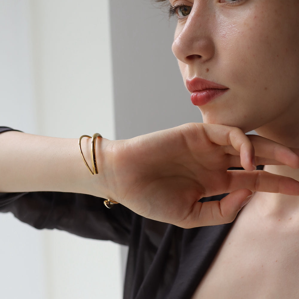 N141 stainless cross bangle