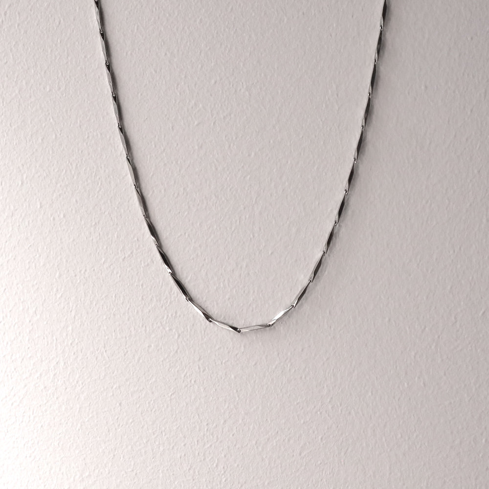 N189 stainless simple linecut necklace