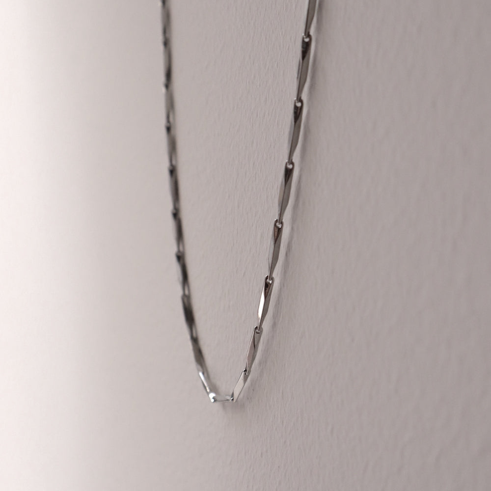 N189 stainless simple linecut necklace