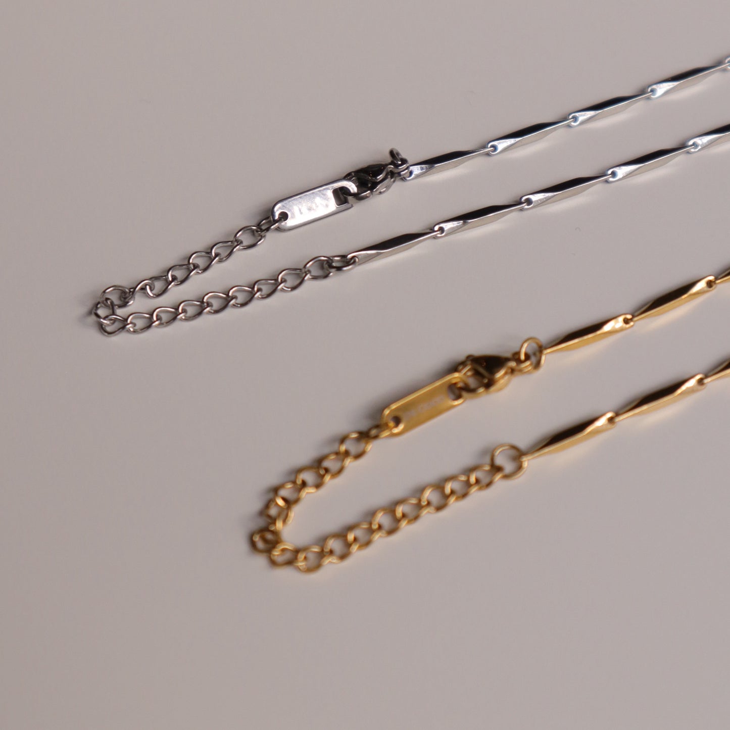 N189 stainless simple linecut necklace
