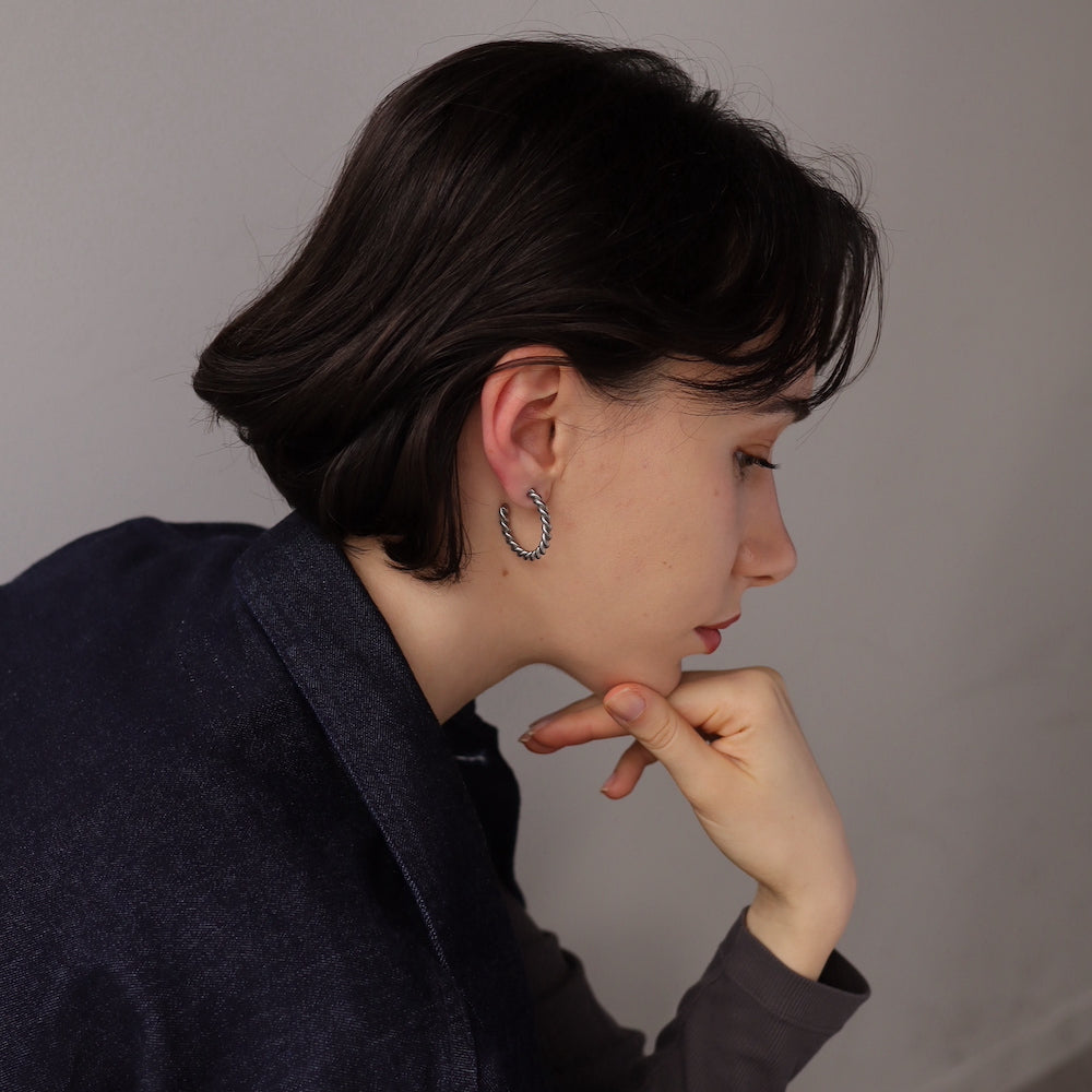 P006 stainless hoop twist pierce
