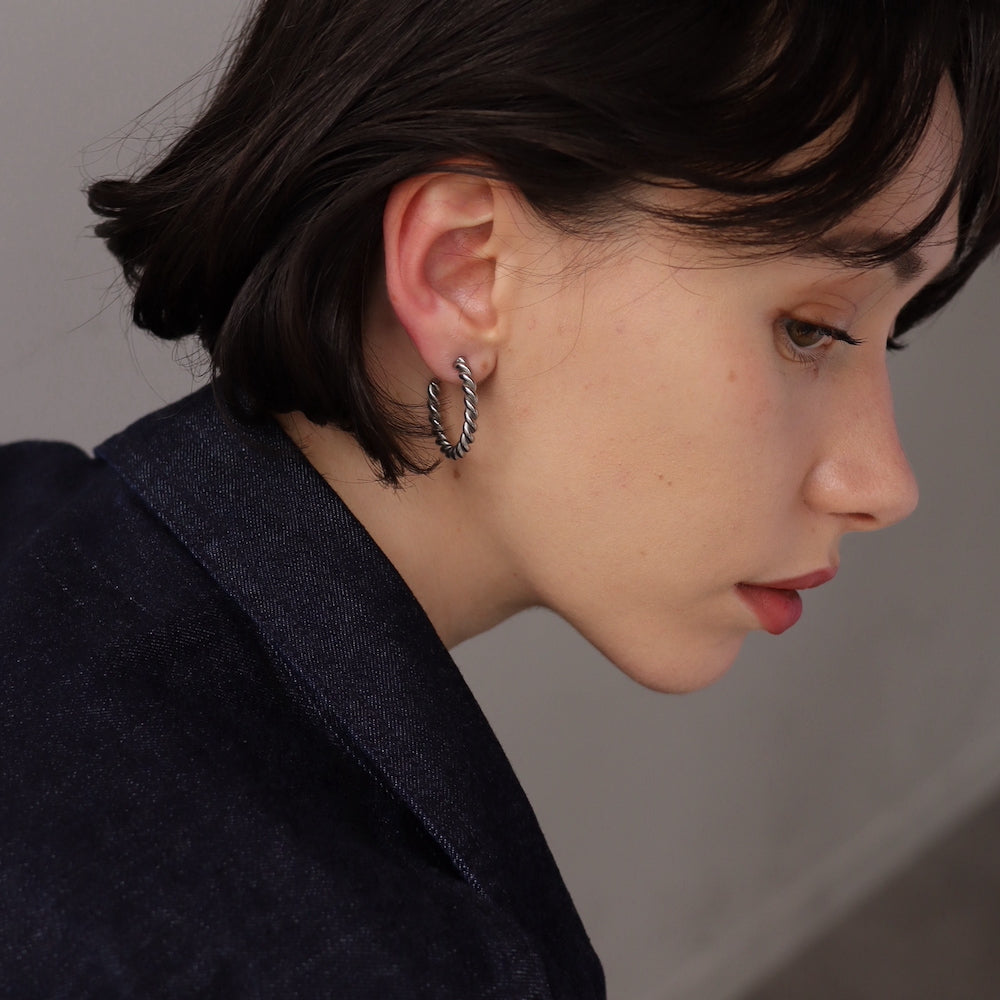 P006 stainless hoop twist pierce