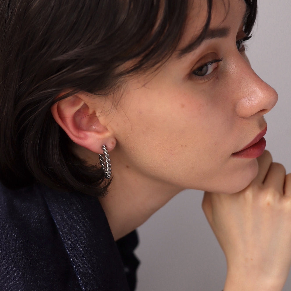P006 stainless hoop twist pierce
